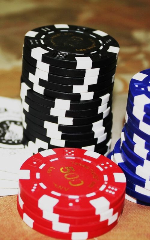 Situs poker aman 55five dengan kartu dan chip
